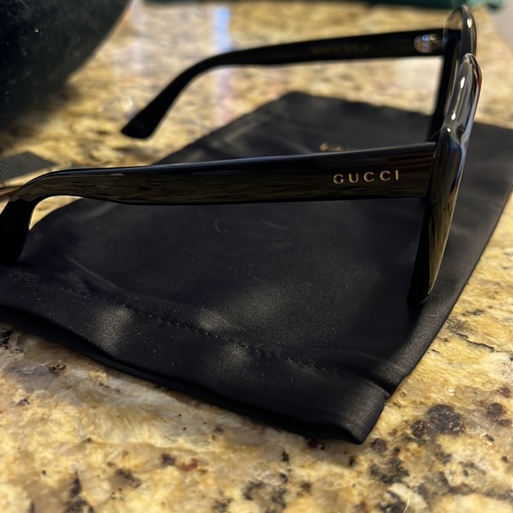 Authentic Gucci GG0117S 001 Women Black Plastic Sunglasses Shades 53/15/140 - Picture 10 of 13